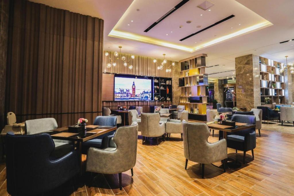 Echarm Hotel (Jingjiang Zhongzhou Road, Fanggu Street) 33/42