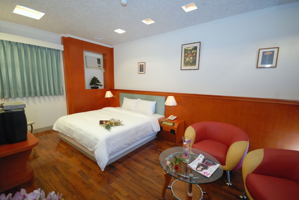 Long Shan Hotel 36/68
