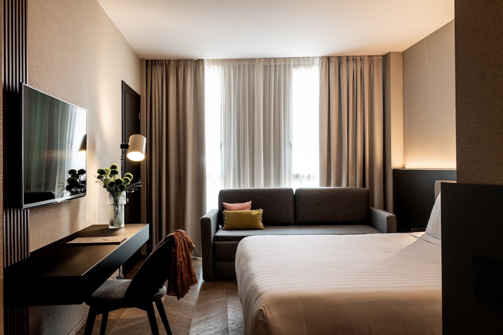 Litta Palace 23/76