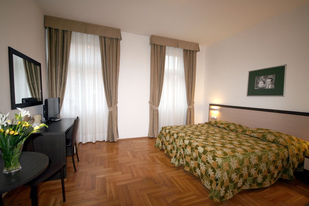 Hotel Praga 1 30/44