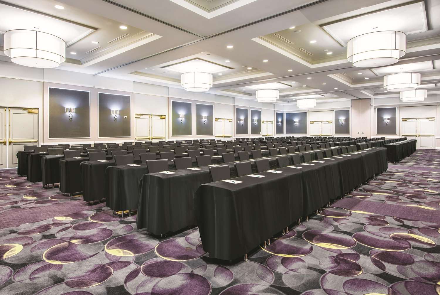 La Quinta Inn & Suites by Wyndham San Antonio Riverwalk 47/53