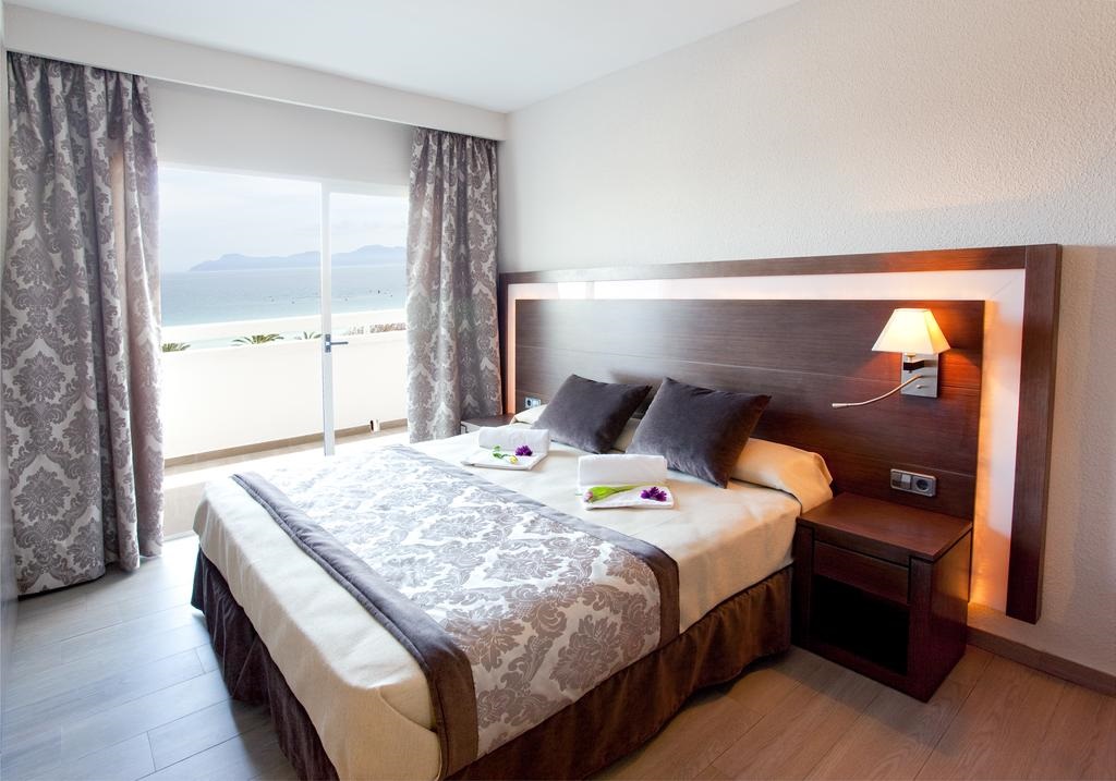 Suite, Side Sea View