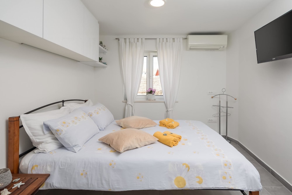 Split Center Suites 17/66