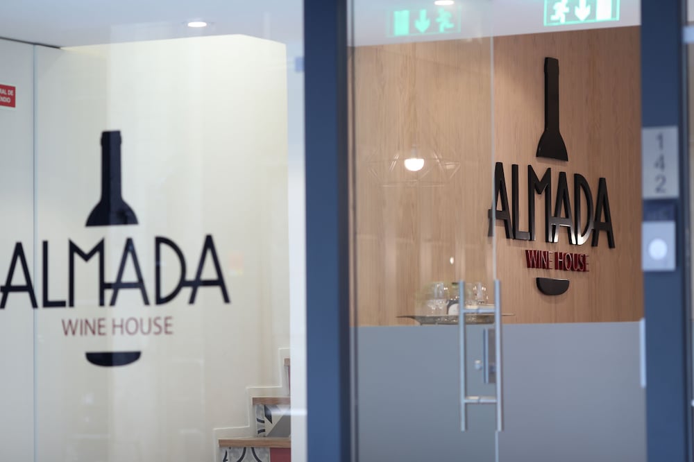 アルマダ ワイン ハウス 写真3