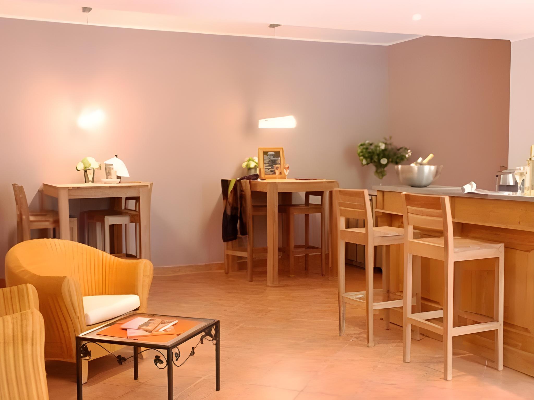 Hotel Les Jardins de Cassis 10/25