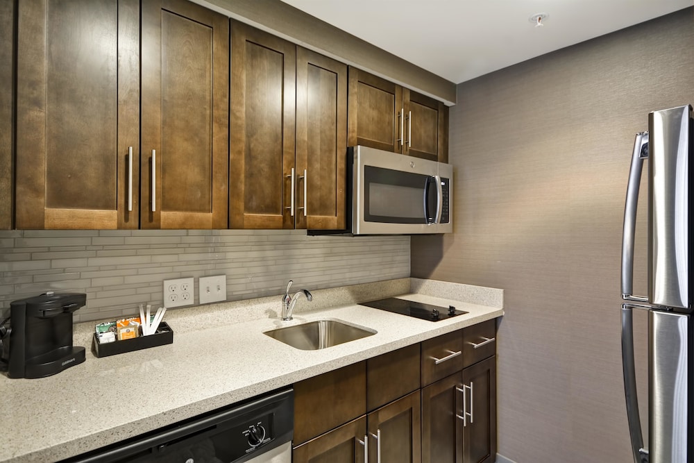Homewood Suites by Hilton Warren Detroit 27/57