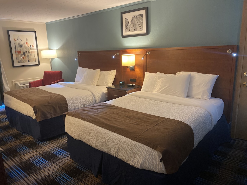 Days Inn Suites By Wyndham St Ignace Lakefront 18/50