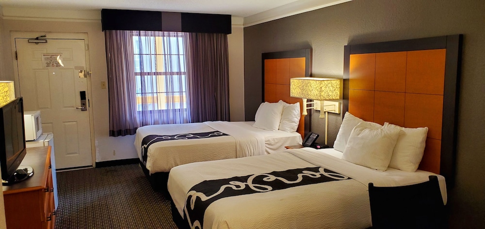 Days Inn by Wyndham Gainesville University I-75 23/37