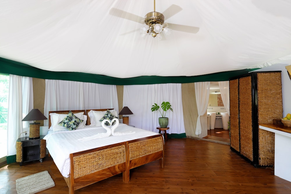 4 Rivers Floating Lodge 8/50