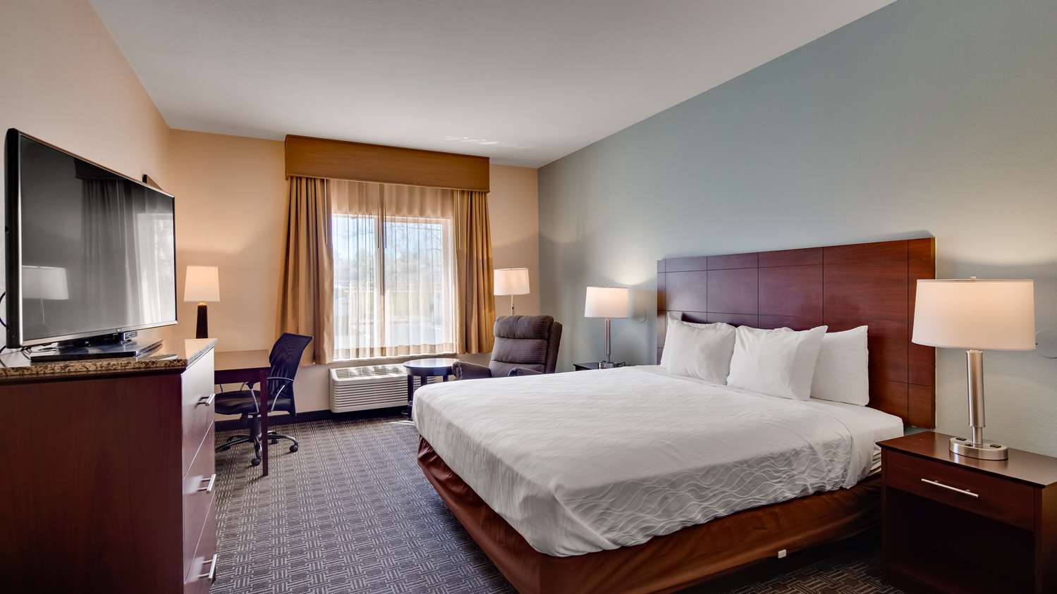غرفة بسرير كينج، Best Western Plus Gateway Inn & Suites 3/9