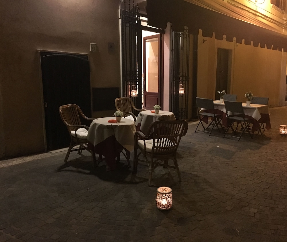 Albergo Del Cacciatore 43/49