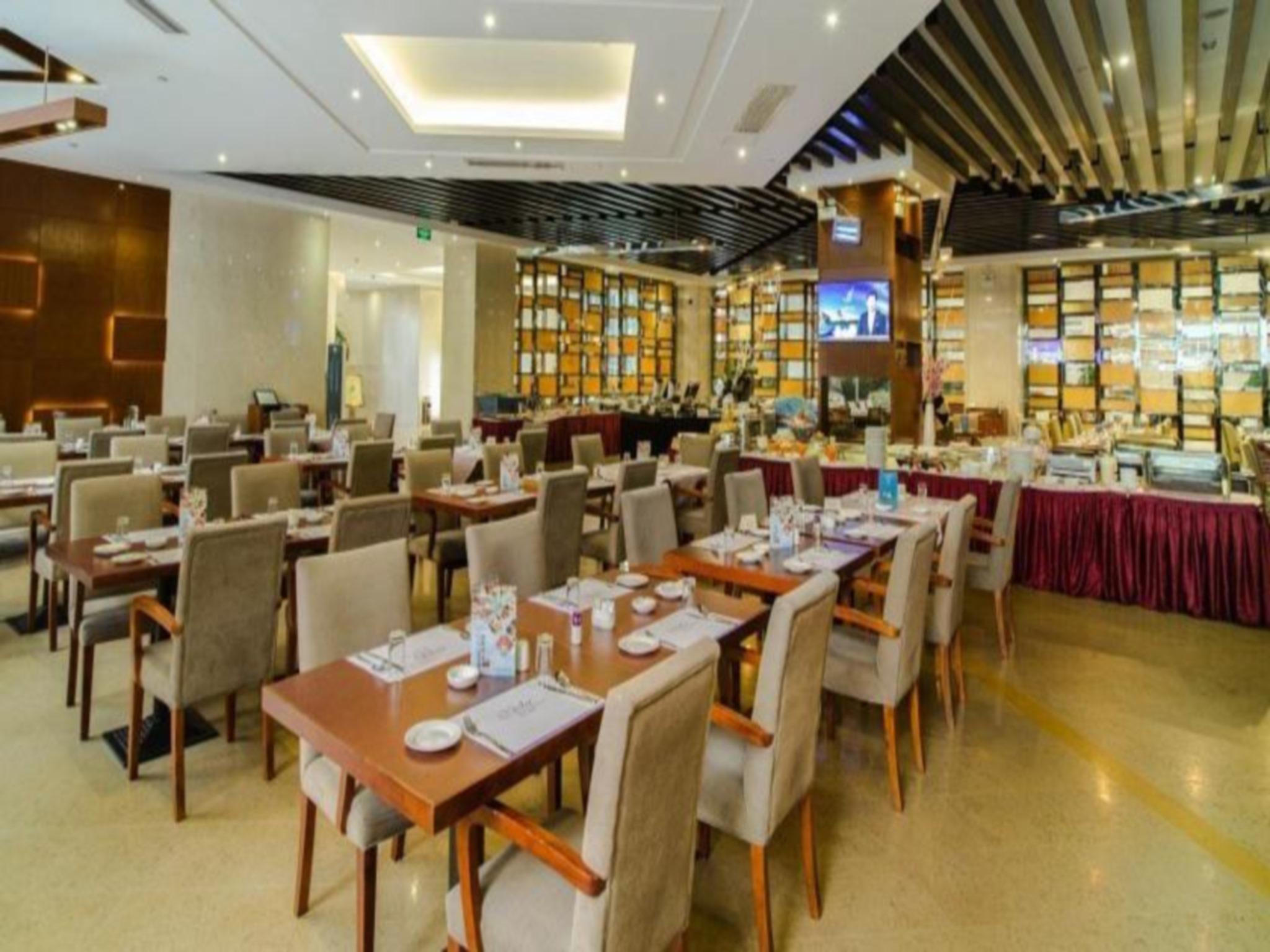 Yihao International Hotel 38/50