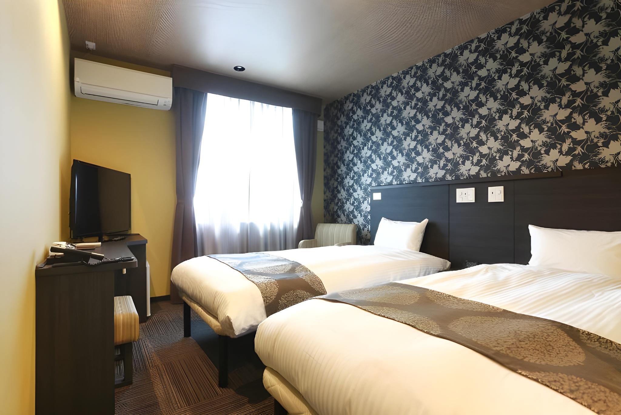 Room, Single, 2 Double Beds