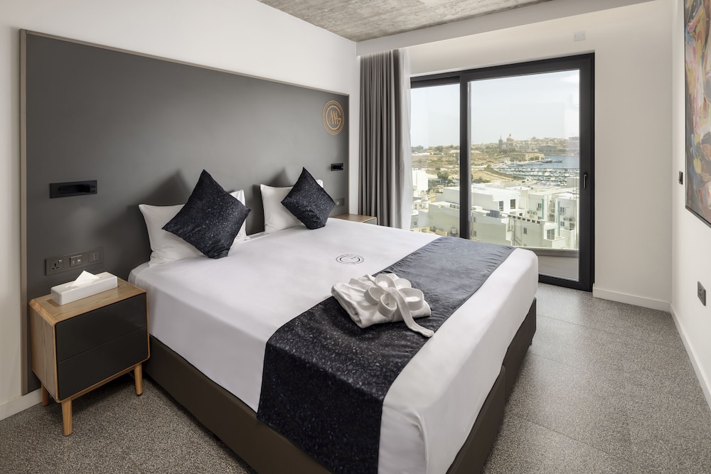 1 BEDROOM, EXECUTIVE, SUITE, HARBOUR VIEW