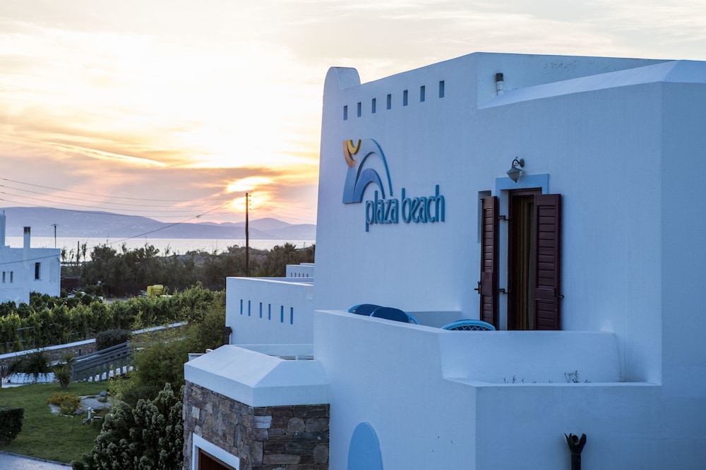 Plaza Beach Hotel in Plaka (South Aegean)
