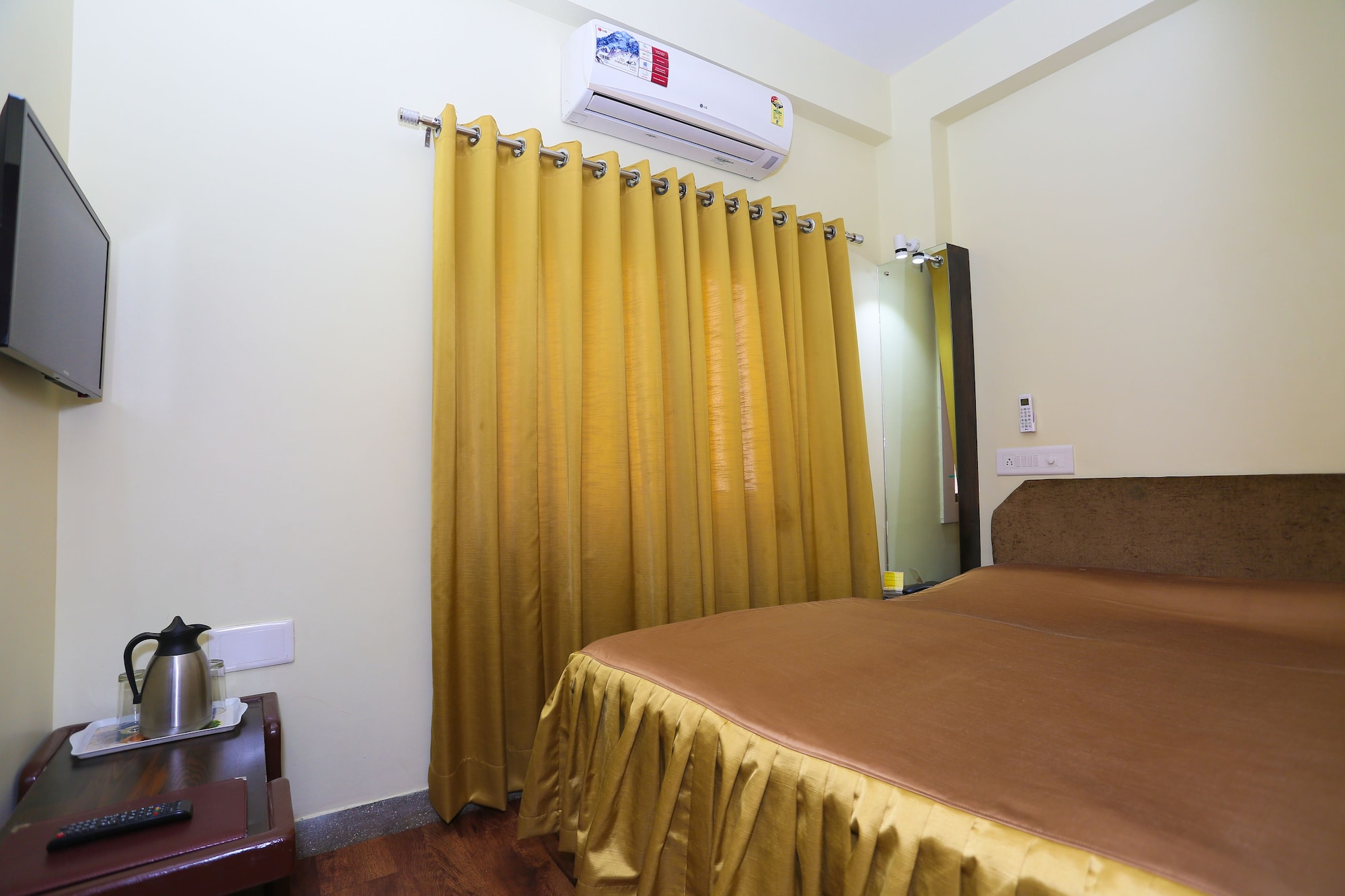 ROOM, SINGLE, SMALL