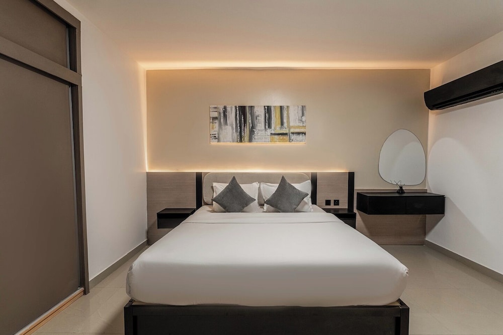Adna Hotel 12/50