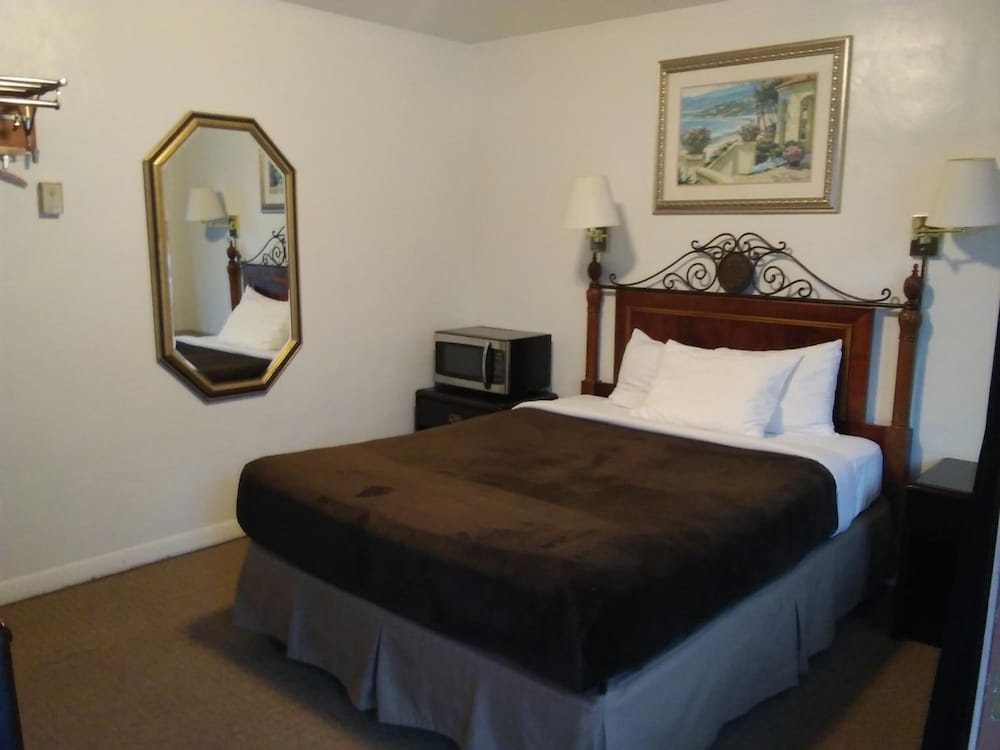 Bay Bridge Motel 11/45