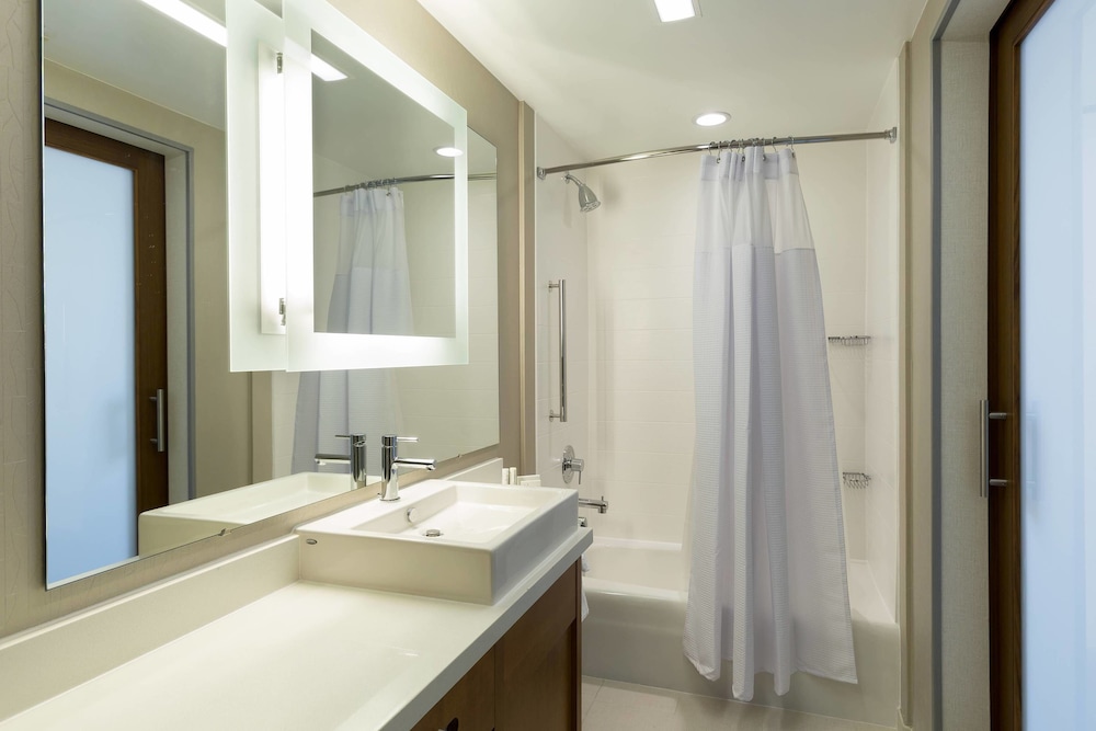 SpringHill Suites Orange Beach at The Wharf 21/66
