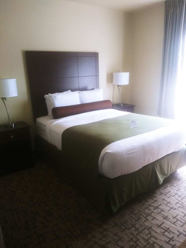 Cobblestone Hotel And Suites Harborcreek 10/53