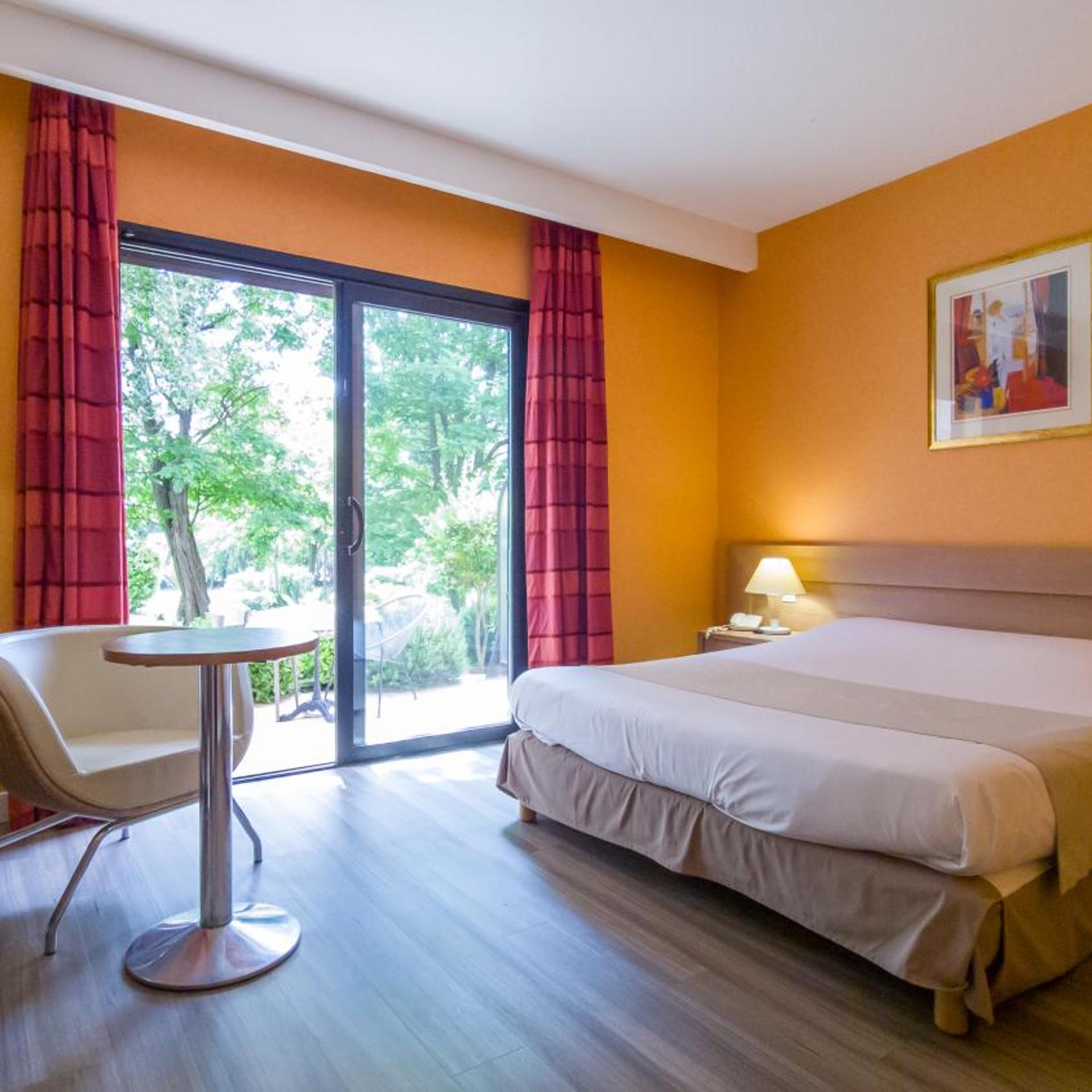 Privilege, Double Bed