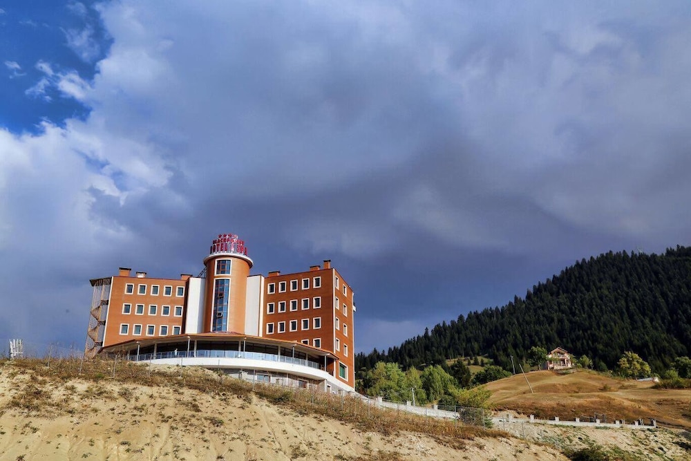 Black Forest Hotel 2/21