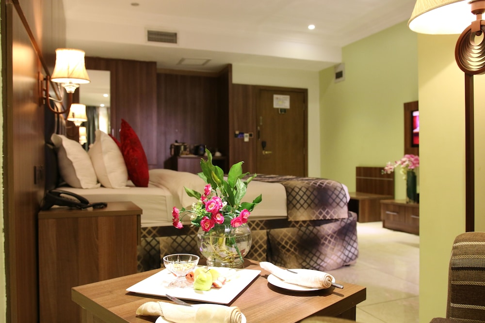 Grand Pela Hotel and Suites 28/44