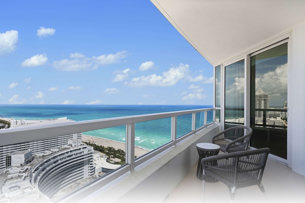 Fontainebleau Miami Beach Private Luxury Suites 23/50