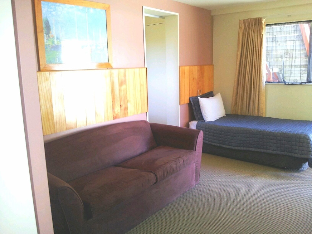 Avondale Motor Inn 26/36