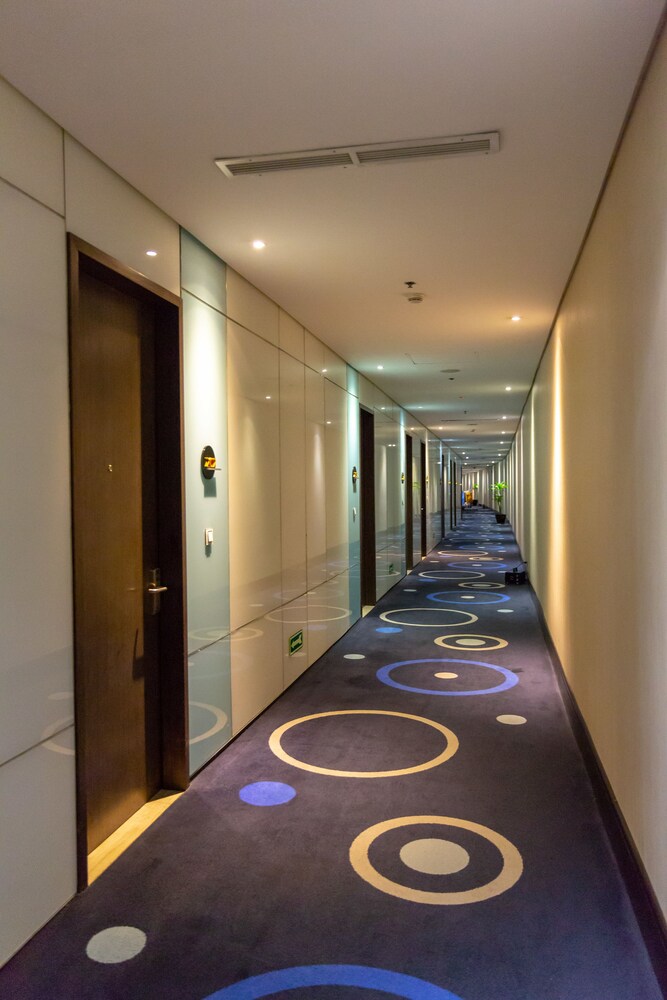 Hotel H2o 69/77