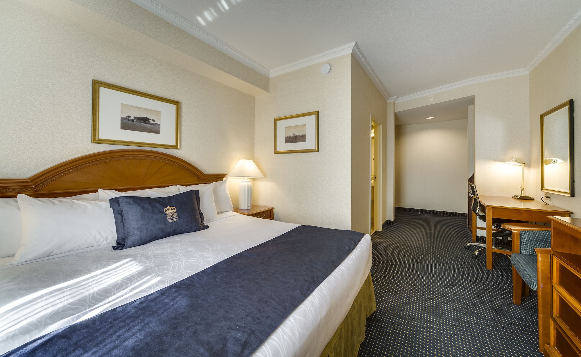 STANDARD, KING BED