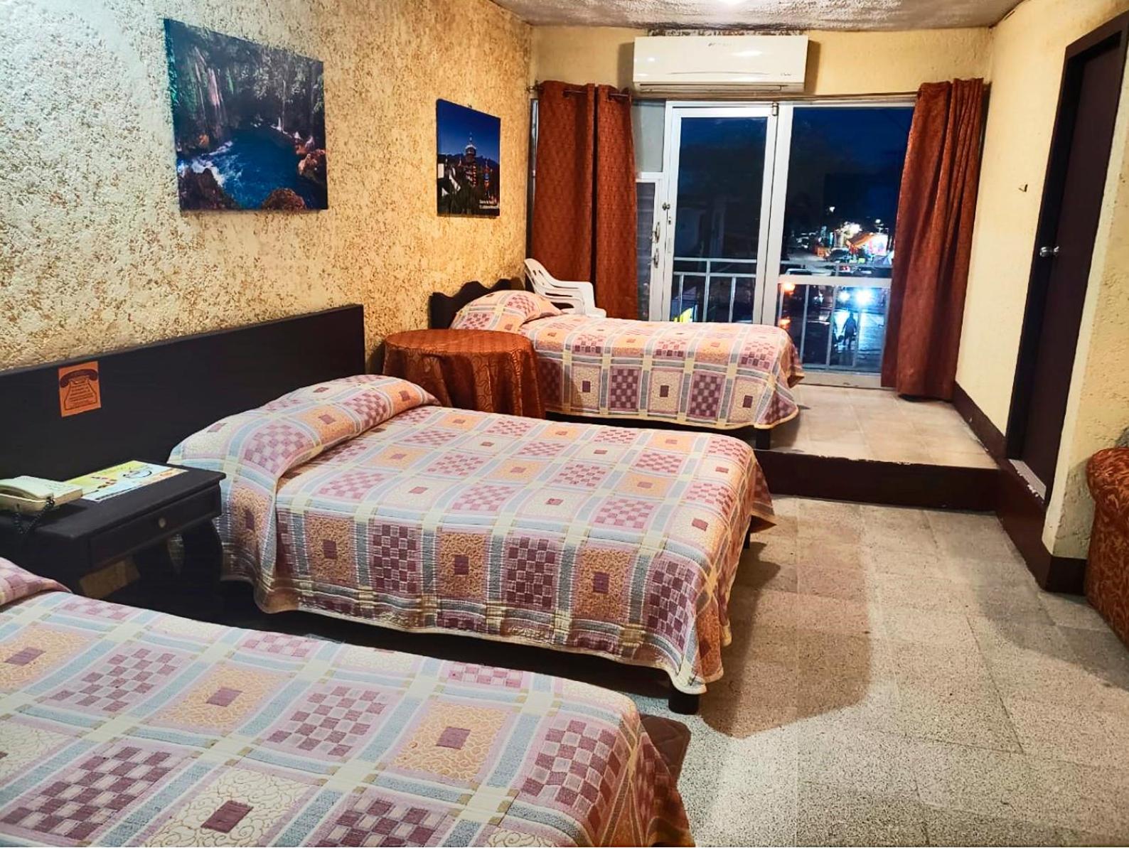 Hotel Riviera 13/66