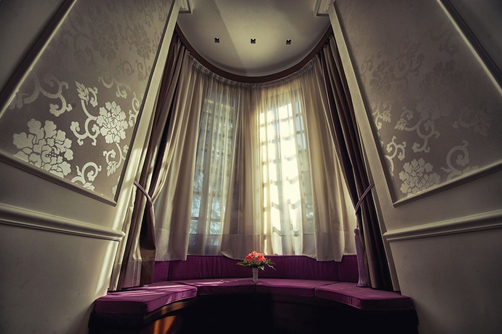 The Ashbee Hotel 38/77