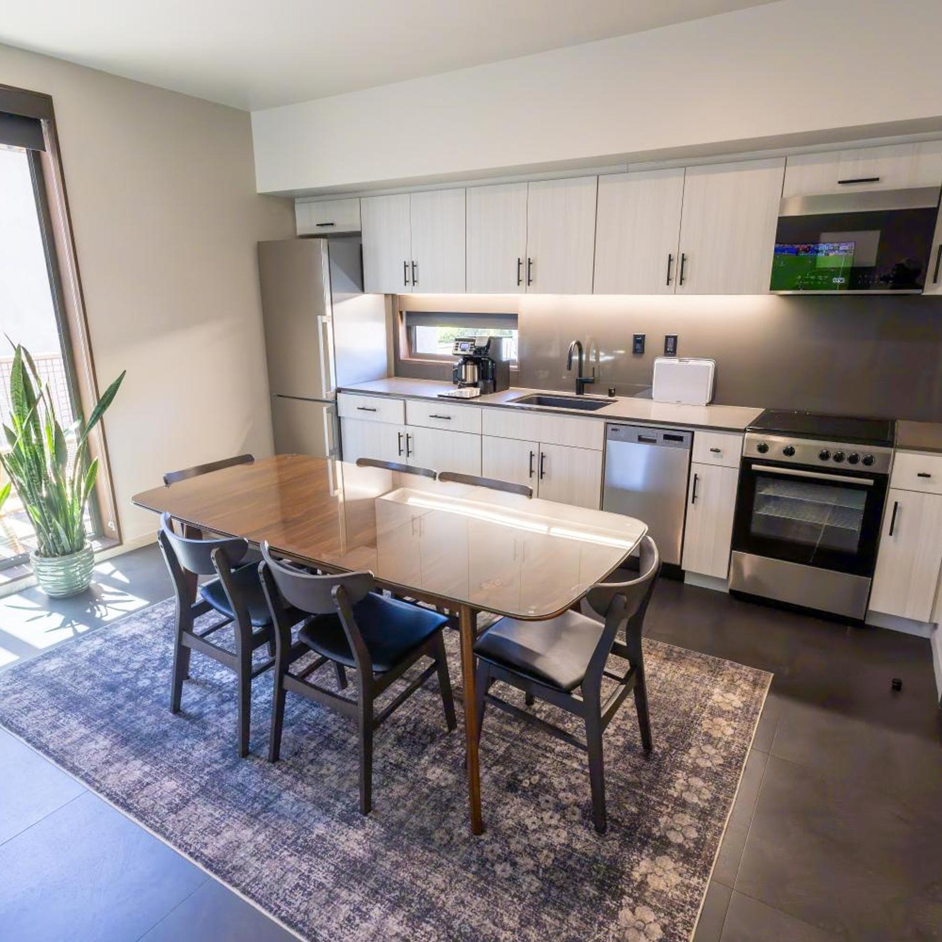 City24 Condo Hotel Little Italy Mission Hills 38/49