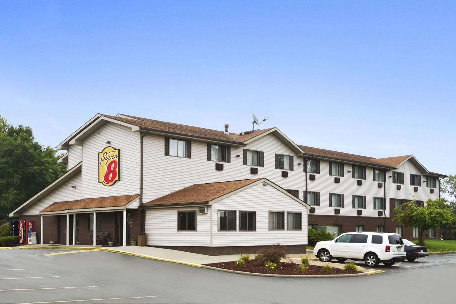 Super 8 by Wyndham New Castle PA 1/5