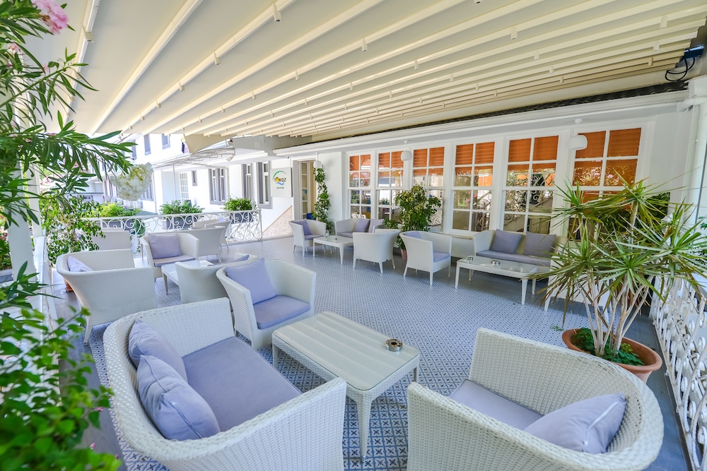 Tonoz Beach Hotel 49/69