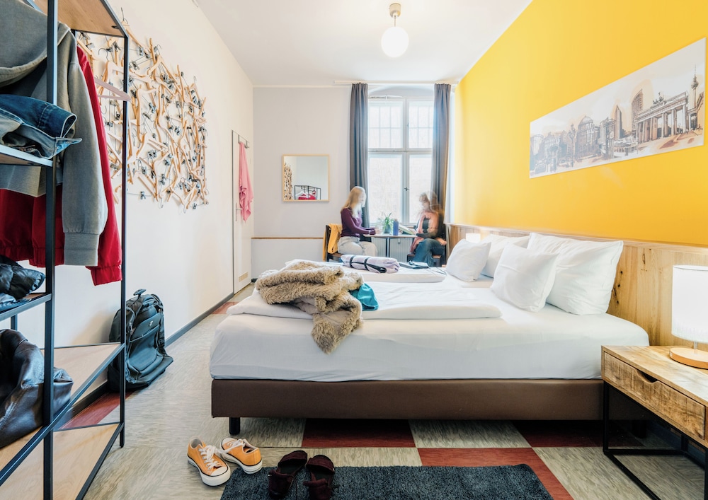 Three Little Pigs Hostel 4/44