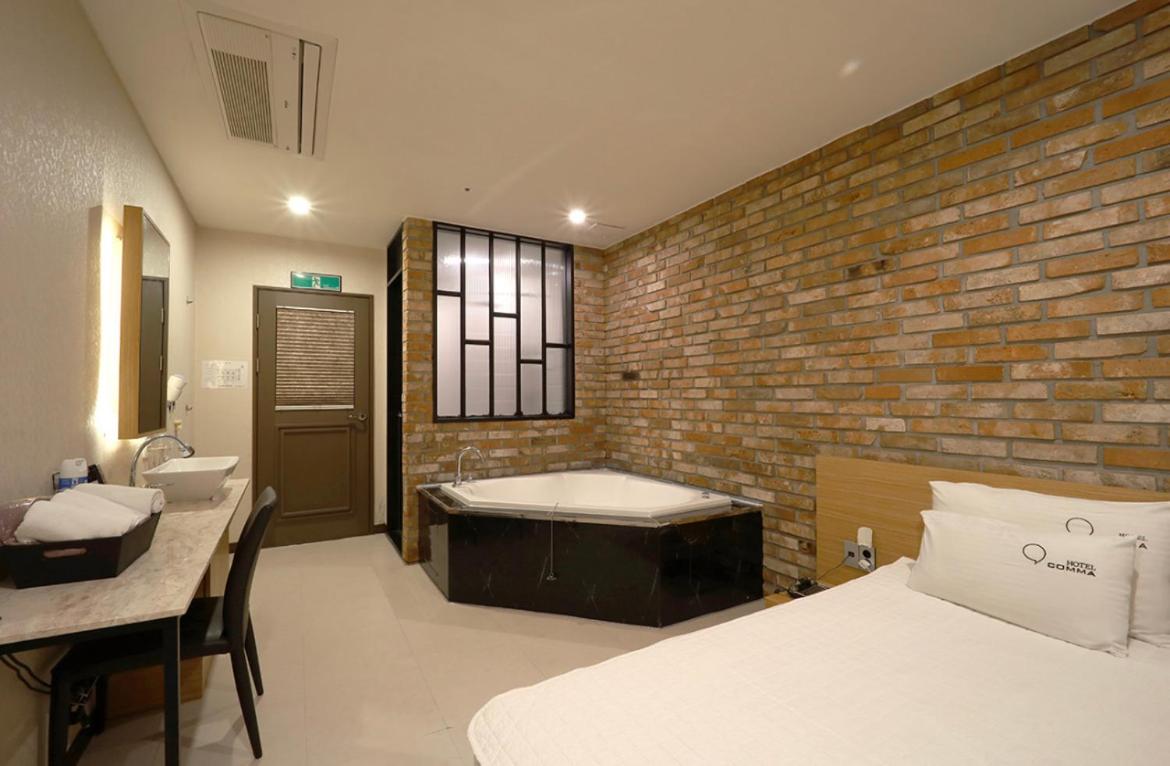 Nampo Comma Hotel 5/48