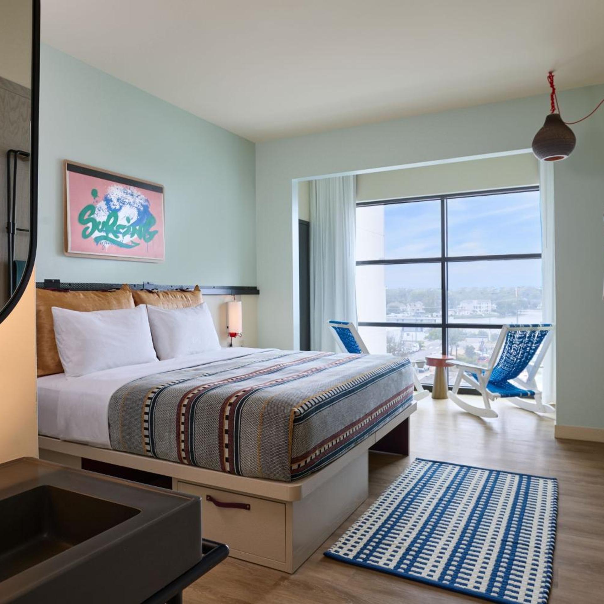 Moxy, King Bed