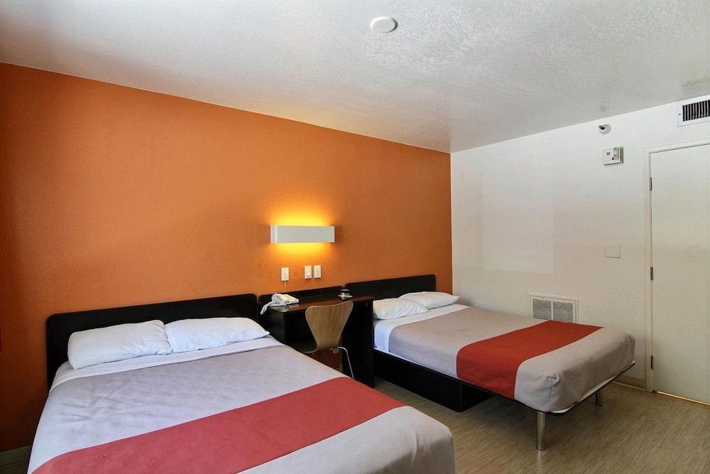 Motel6 Carpinteria CA Santa Barbara South 40/62