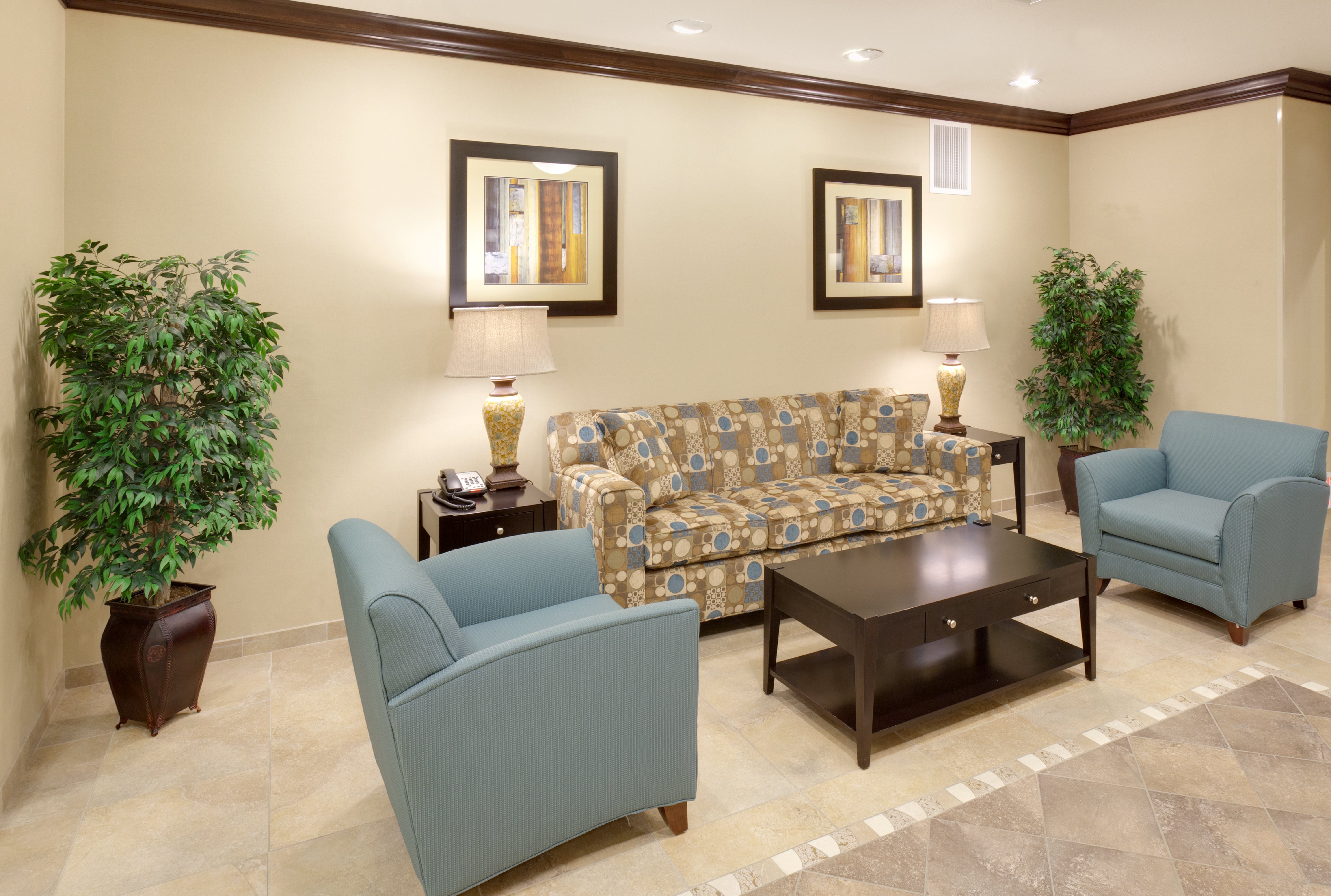 Holiday Inn Express Hotel And Suites Omaha I 80 33/53