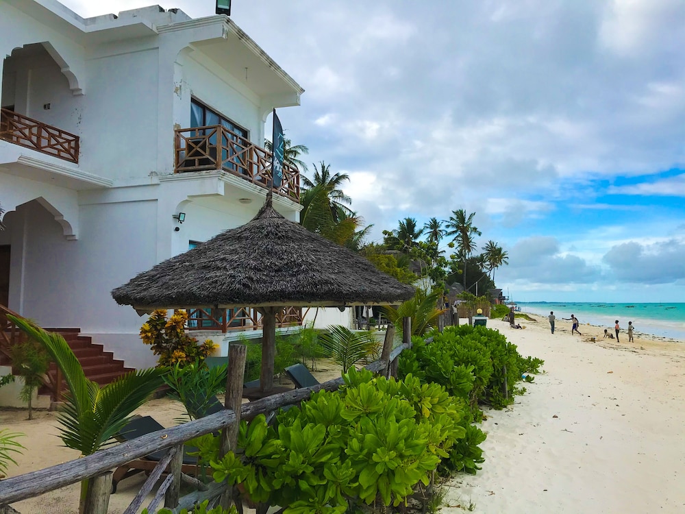 Jambiani White Sands Beach Bungalows 54/68