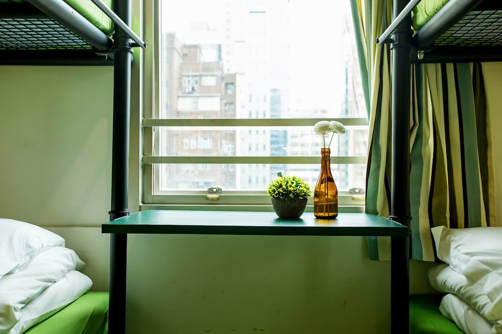 MIXED DORM, 8 PEOPLE