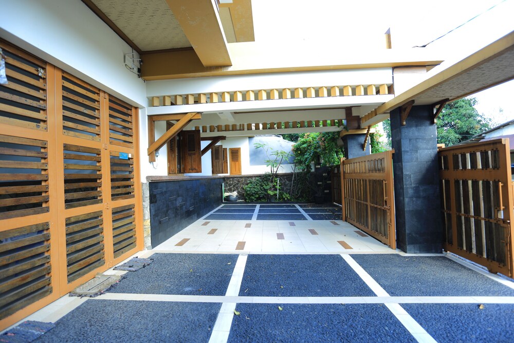 RedDoorz Plus near Lempuyangan Station 4 38/42
