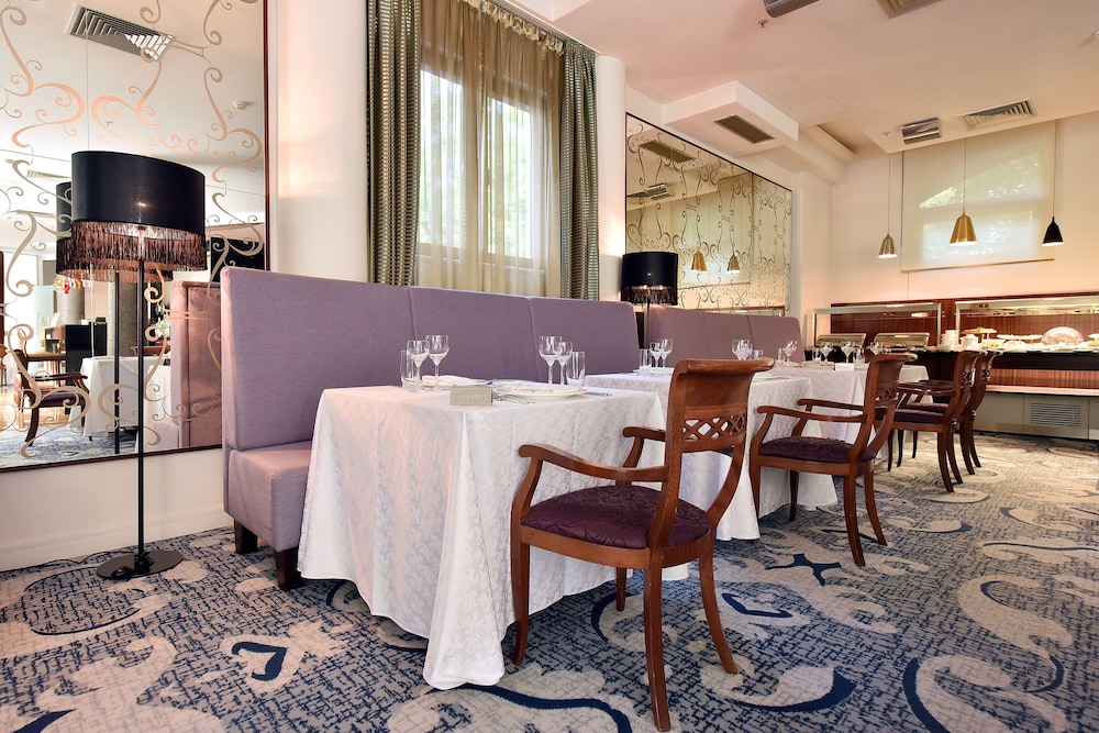 Ziya Hotel 63/67