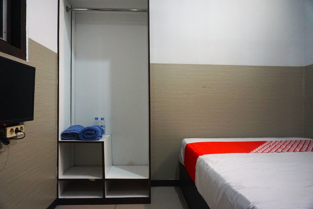 OYO 3952 Hotel C 18 Cibaduyut 7/25