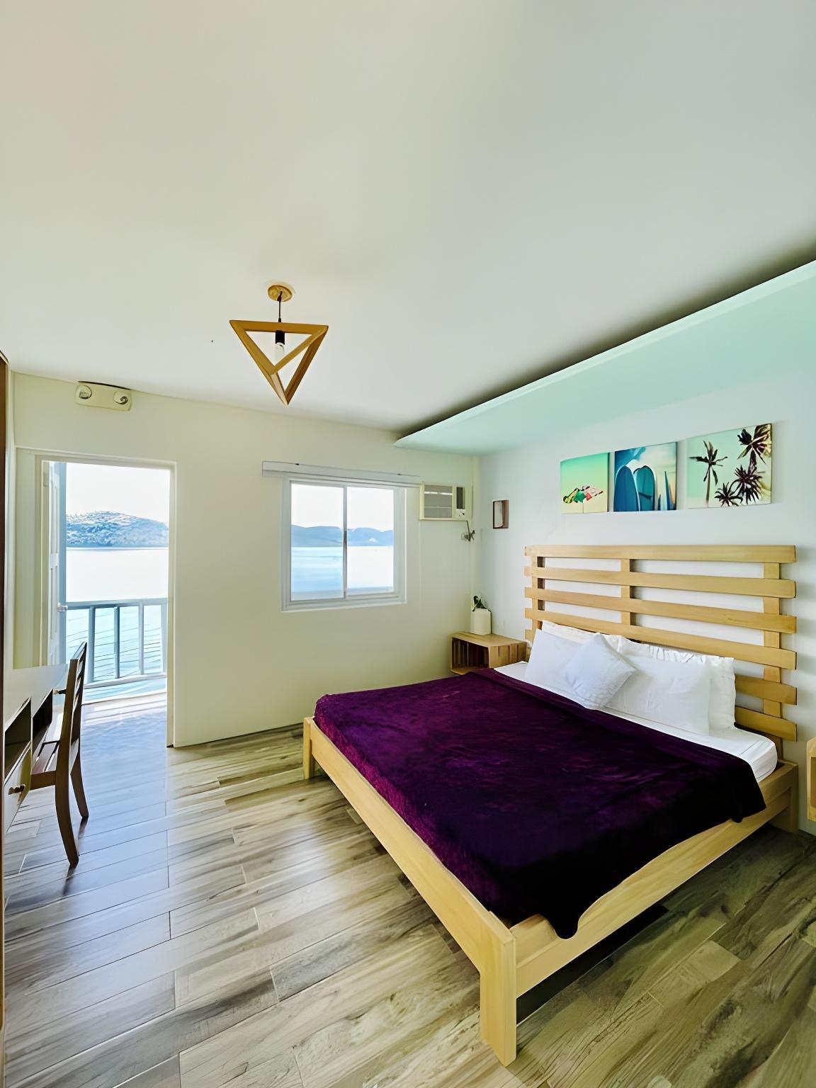 Deluxe, Single, King Bed, Sunset View