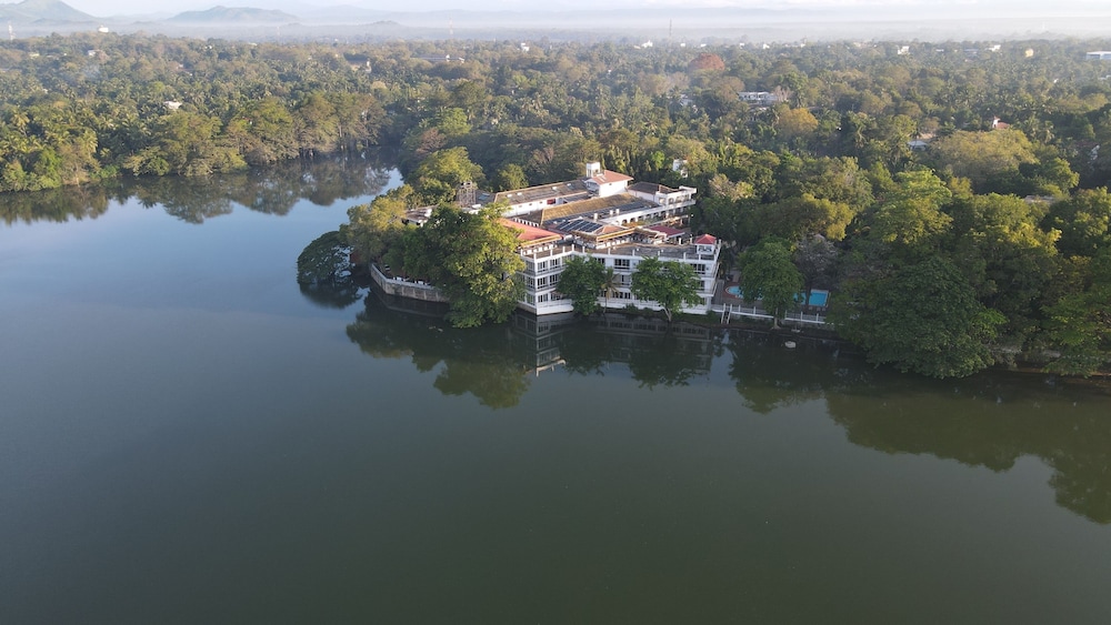 Centauria Lake Resort 36/50