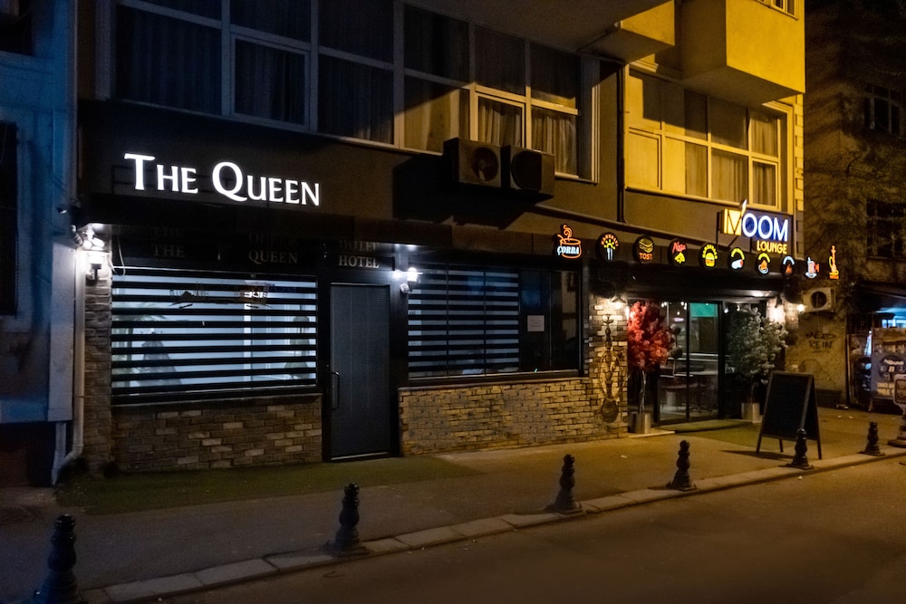 The Queen Hotel 4/67