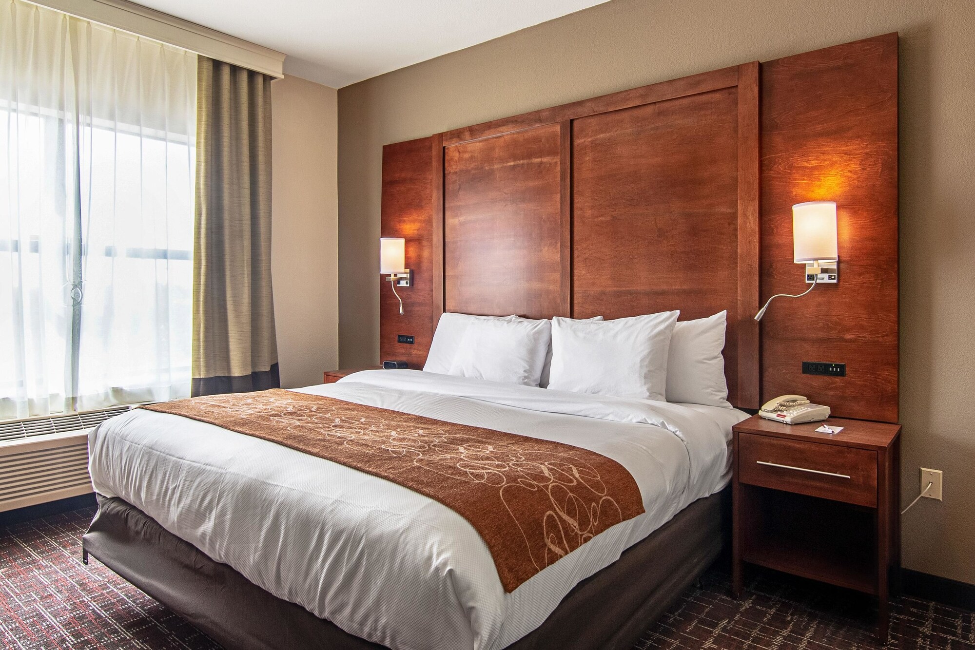SUITE, KING BED